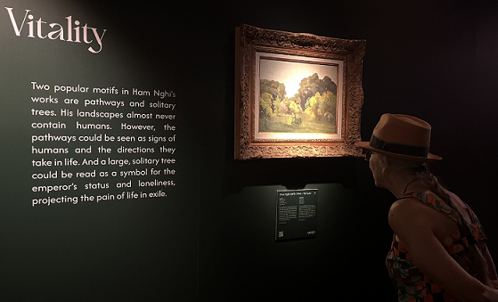 함응이 황제 미술 작품 전시회, 외국인 관광객들의 눈길 사로잡아